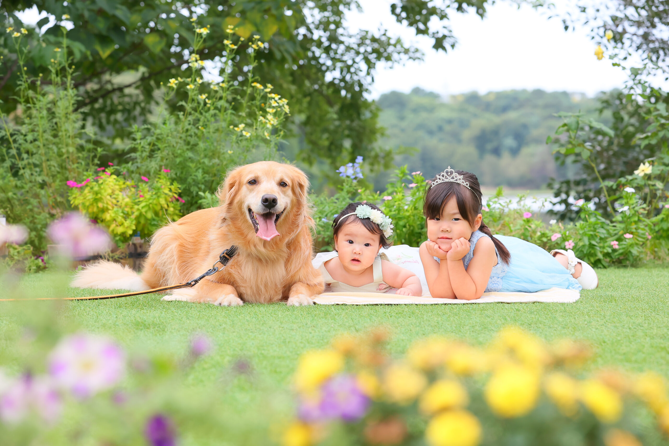 子どもと犬の記念撮影
